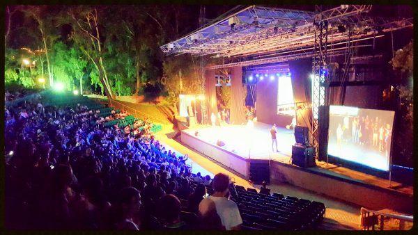 אמפי תאטרון מופע ענק