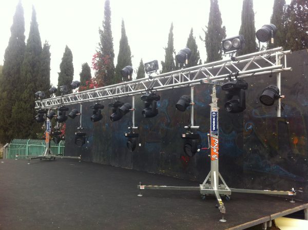 גשר תאורה מאסיבי למופעי ענק