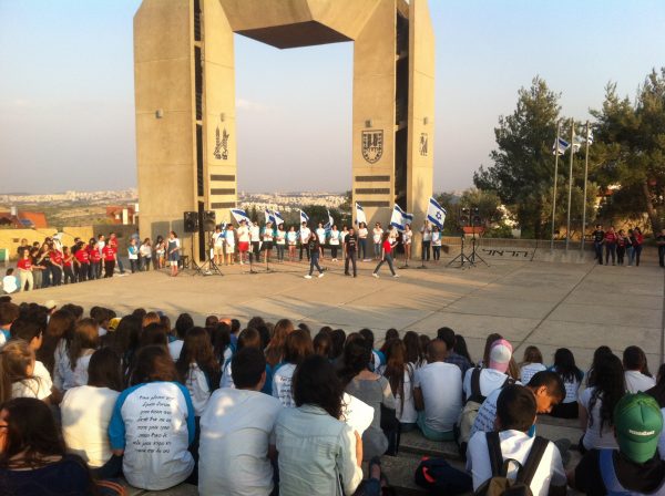 הגברה לטקס באנדרטת חטיבת הראל