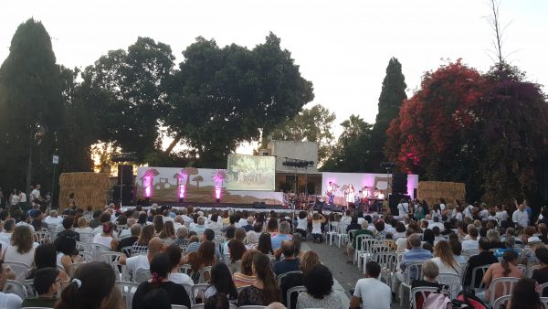 הגברה למופע שבועות