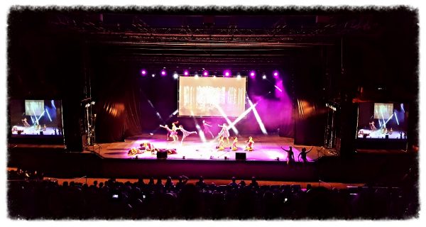 מופע באמפי תאטרון