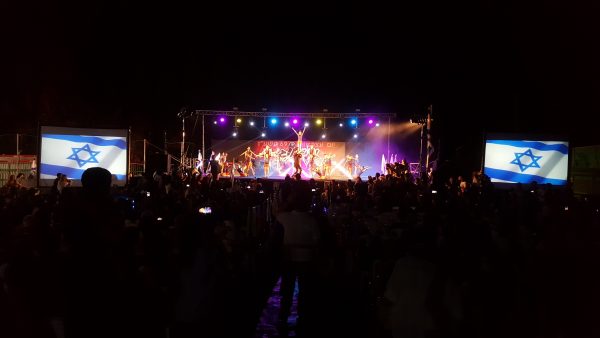 מסכי הקרנה שלוש על ארבע במופע יום העצמאות