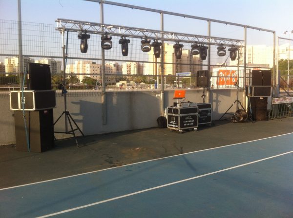 שי מנחם סט הגברה ותאורה למסיבה