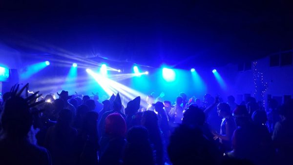 תאורה למסיבה שי מנחם הגברה ותאורה